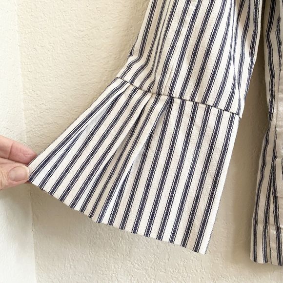 CAbi Blue Striped 3/4 Sleeve Blazer Jacket Womens Size 2 Bell Sleeve Pockets - Picture 10 of 11